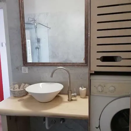 Апартаменти Kouros City Studio *